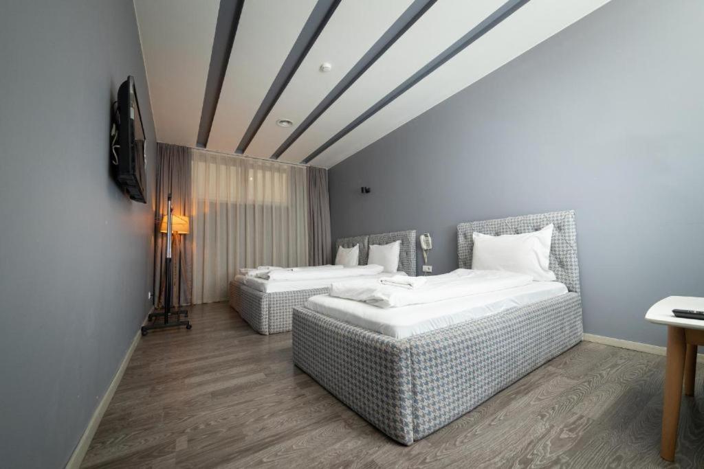Hotel Gloria Ks 프리슈티나 외부 사진