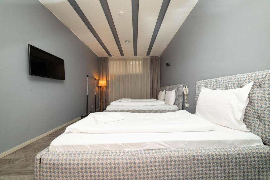 Hotel Gloria Ks 프리슈티나 외부 사진