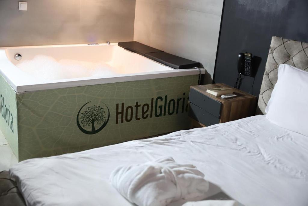 Hotel Gloria Ks 프리슈티나 외부 사진