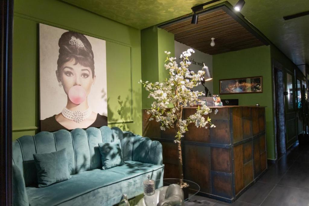 Hotel Gloria Ks 프리슈티나 외부 사진